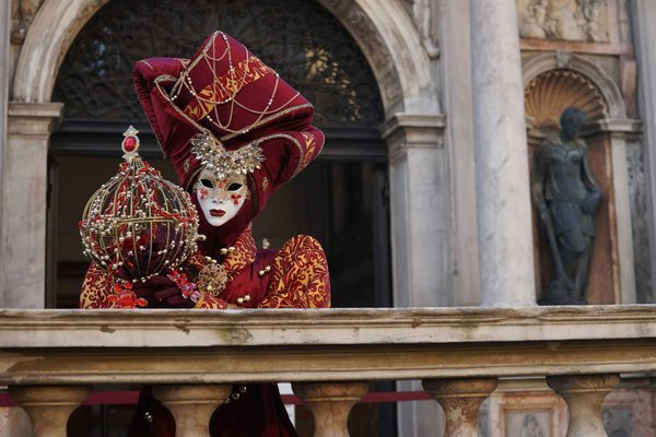 Où découvrir les traditions du carnaval de Venise, Italie?